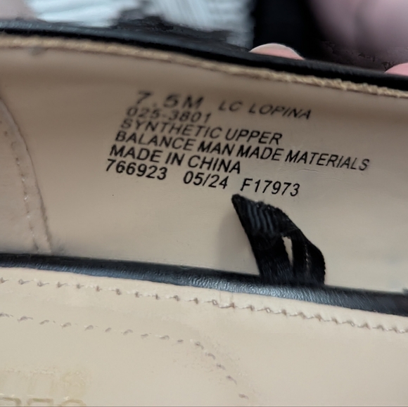 Liz Claiborne Black Patent Loafers 7.5 Gold Horsebit Square Toe Low Heel. #D1 - Picture 5 of 6